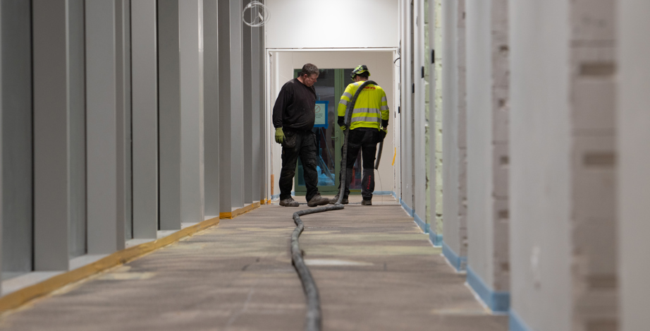 Mand fra Lodbyg, som udfører arbejdet med Ribaplan.